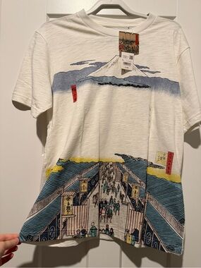 Uniqlo White Tee with Scenic Japanese Print